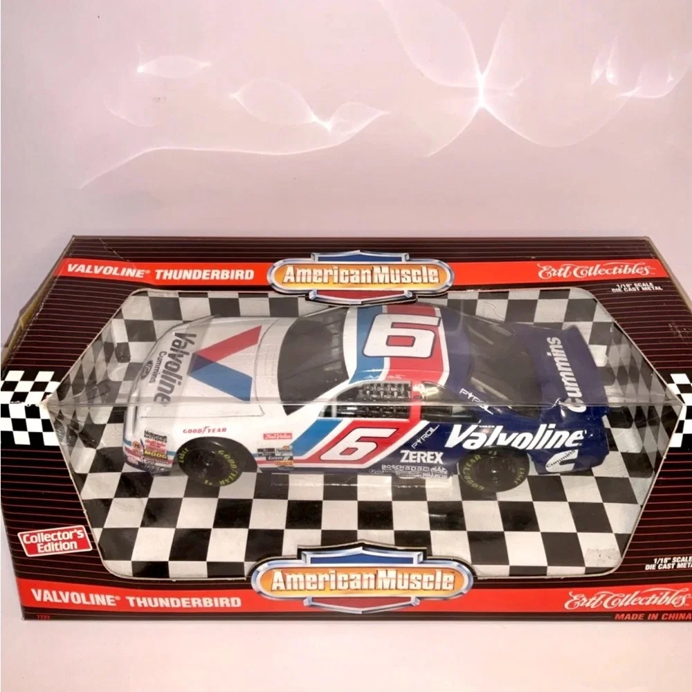 7222 - Valvoline Thunderbird - AMERICAN MUSCLE - 1:18 model by ERTL